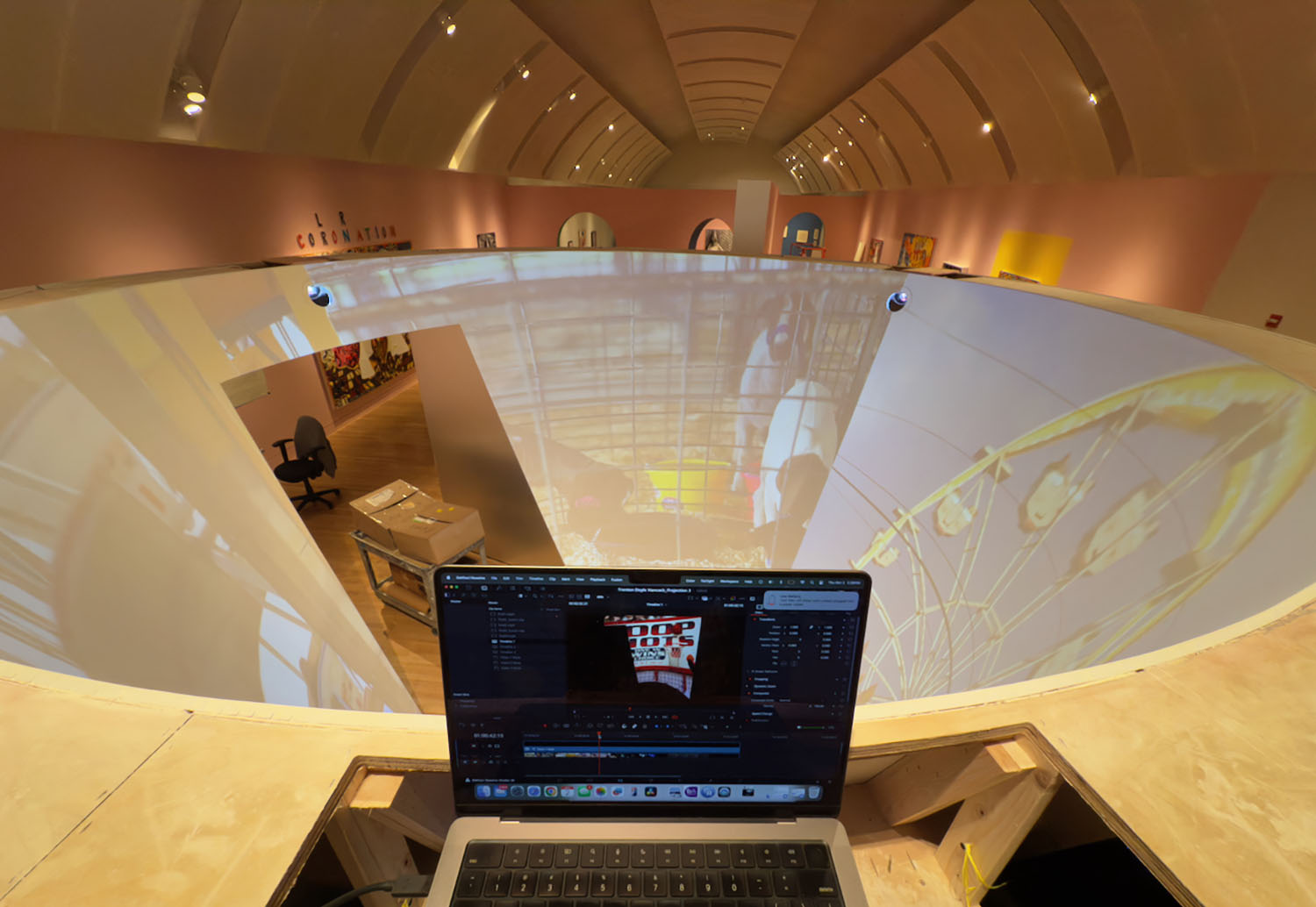 360 degree curved projection mapping and BrightSign integration